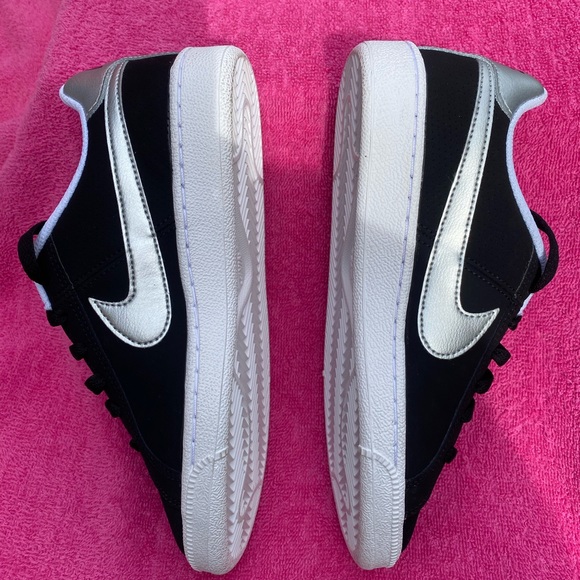 ⚡️ NWOT WOMENS NIKE SHOES ⚡️ - Picture 6 of 8